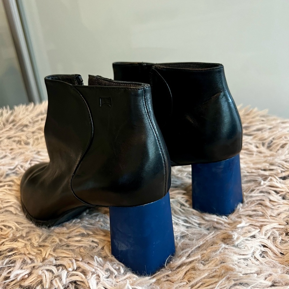 Camper side zip ankle boot with blue heel